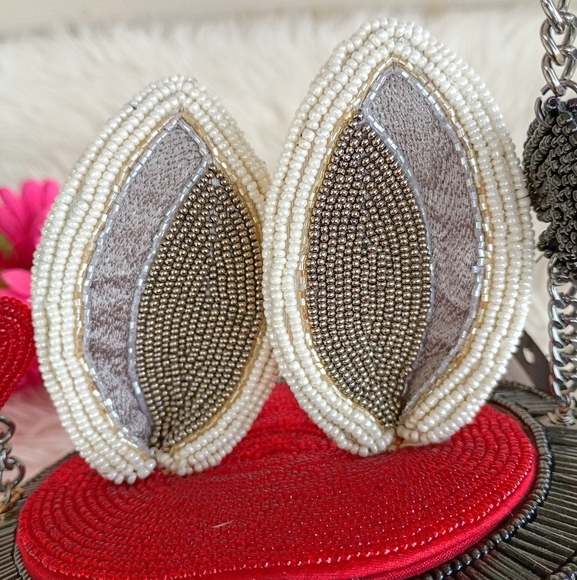 Mary Frances Red Black Hat Trick Beaded Magician's Rabbit In A Hat Novelty Bag - Picture 8 of 16